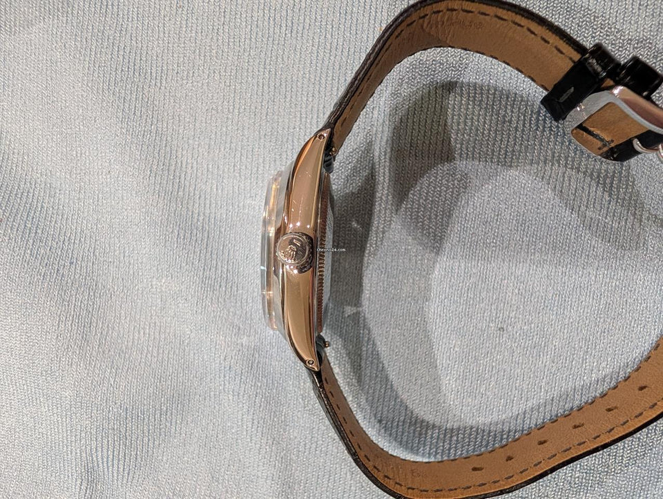 Rolex | Oyster Perpetual | 1003 | 34 x 39 mm | Alligator skin | Automatic