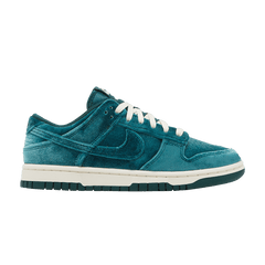 Wmns Dunk Low 'Green Velvet'