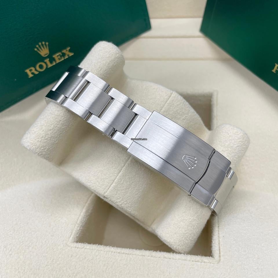 Rolex | Oyster Perpetual | 114300 | Steel | 39 mm | Steel | Purple | Automatic