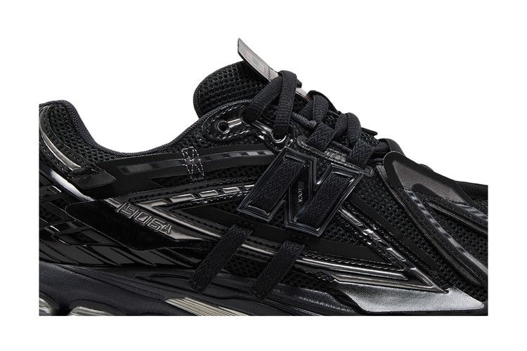 1906A Black