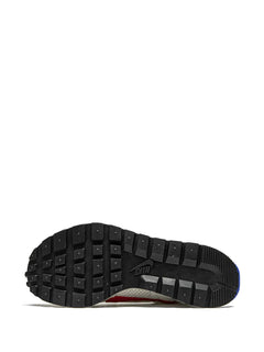 x sacai VaporWaffle "Sport Fuchsia" sneakers