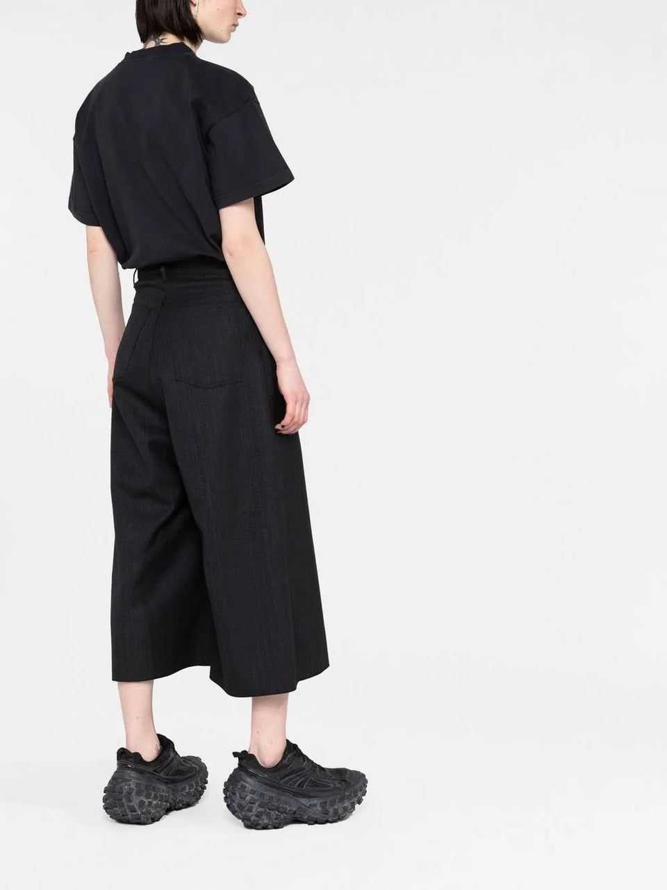 wide-leg cropped trousers