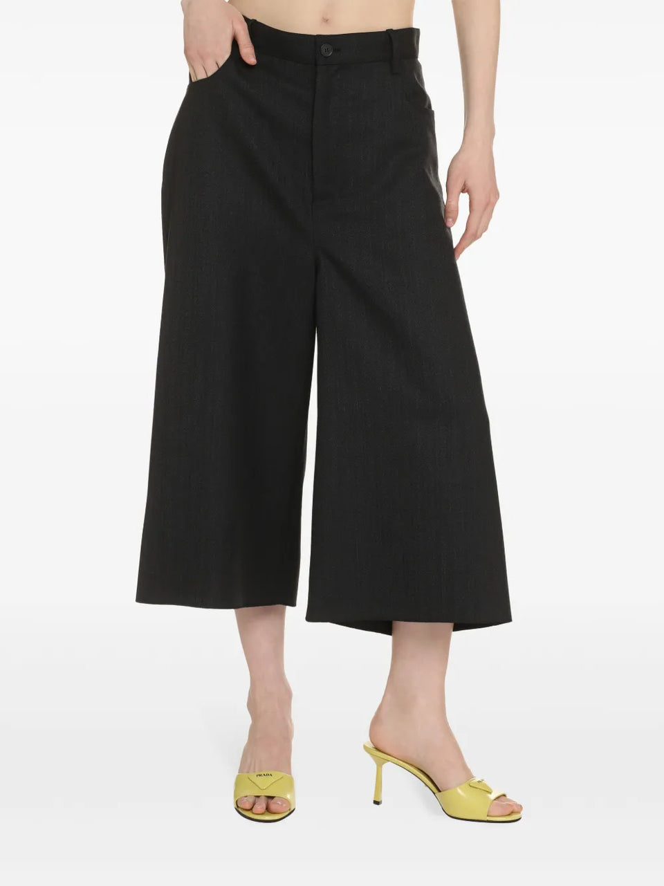 wide-leg cropped trousers