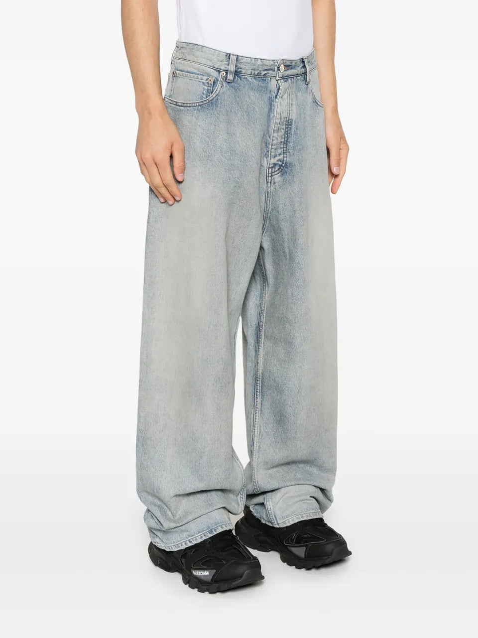 Baggy wide-leg jeans