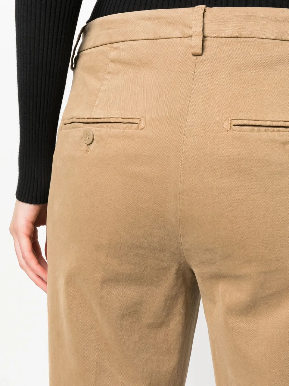 straight-leg cropped trousers