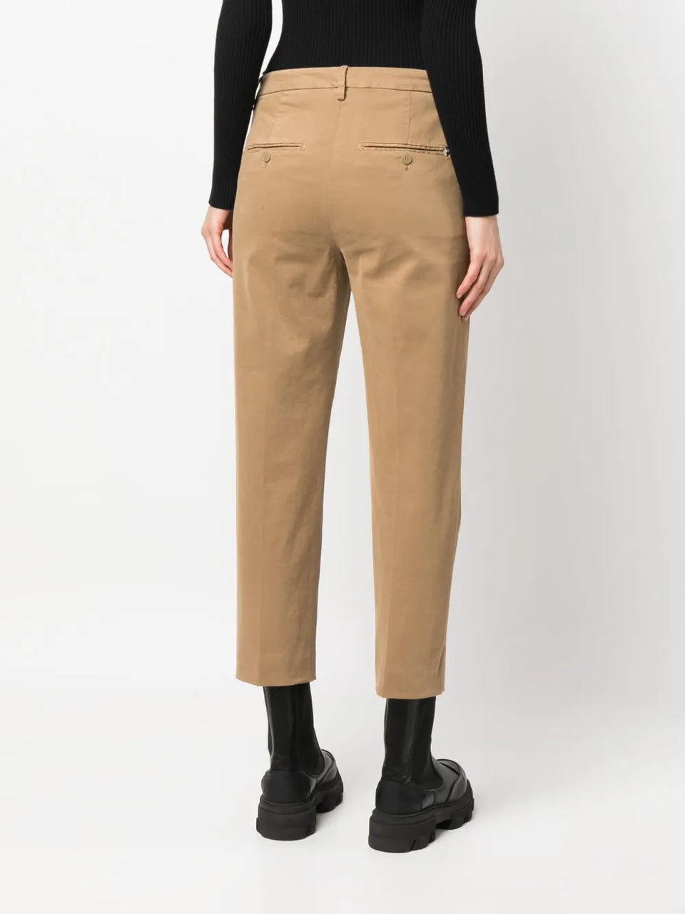 straight-leg cropped trousers