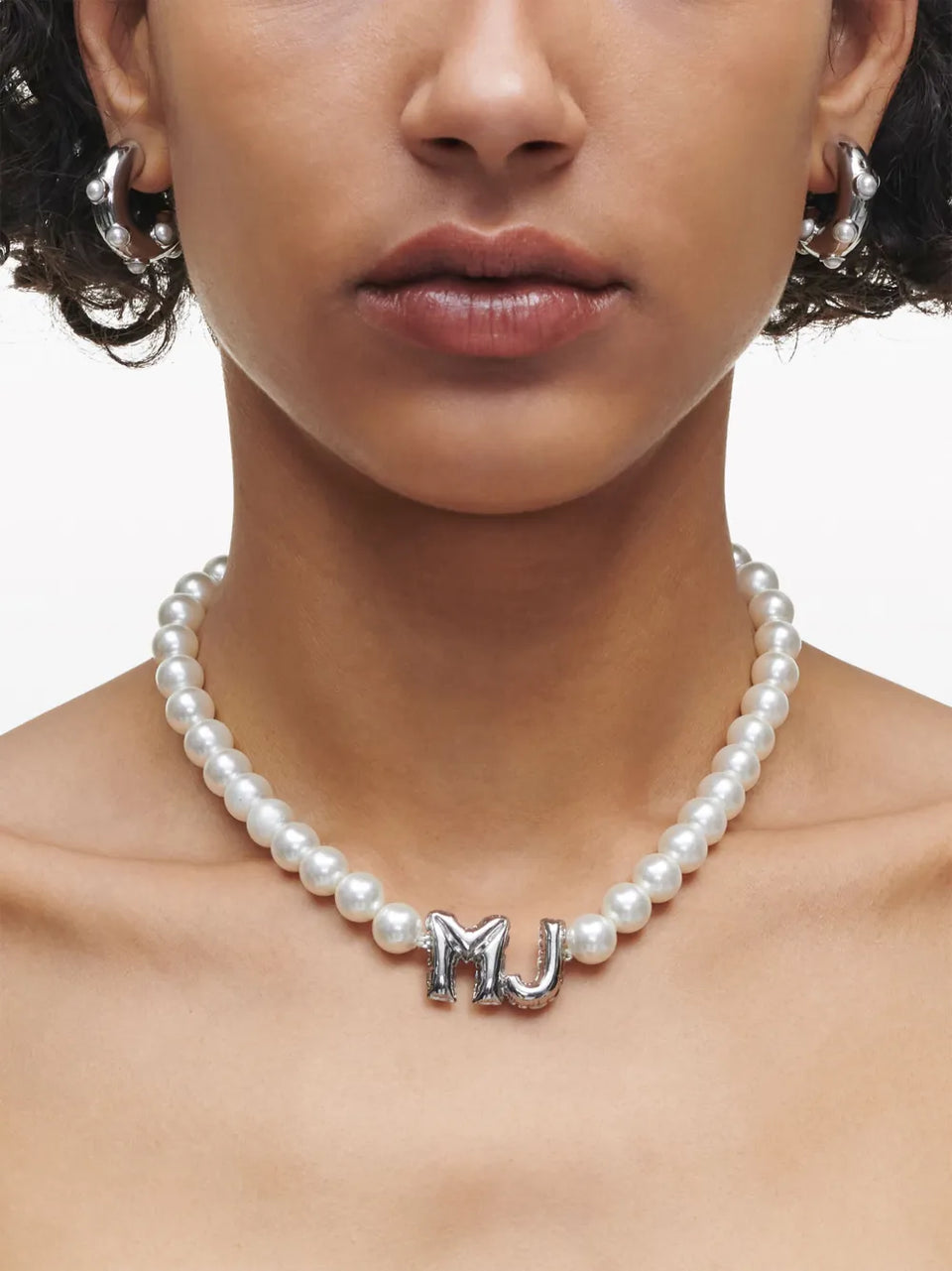 MJ logo-lettering pearl necklace
