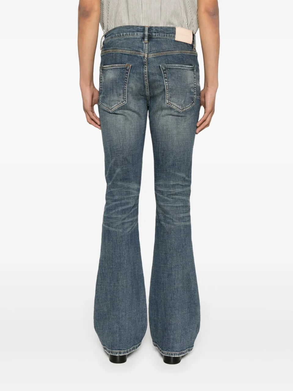 P004 low-rise flared jeans