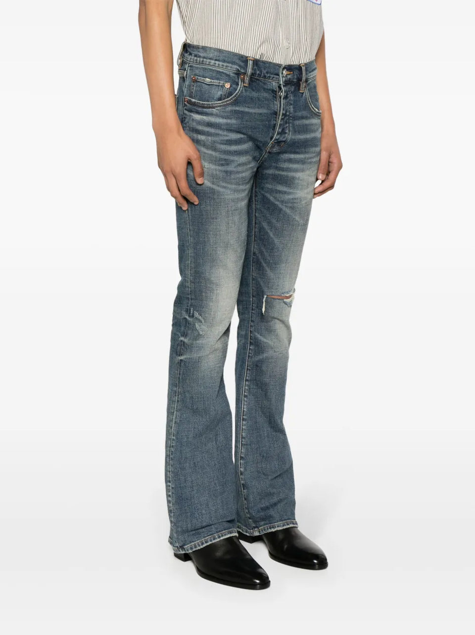 P004 low-rise flared jeans