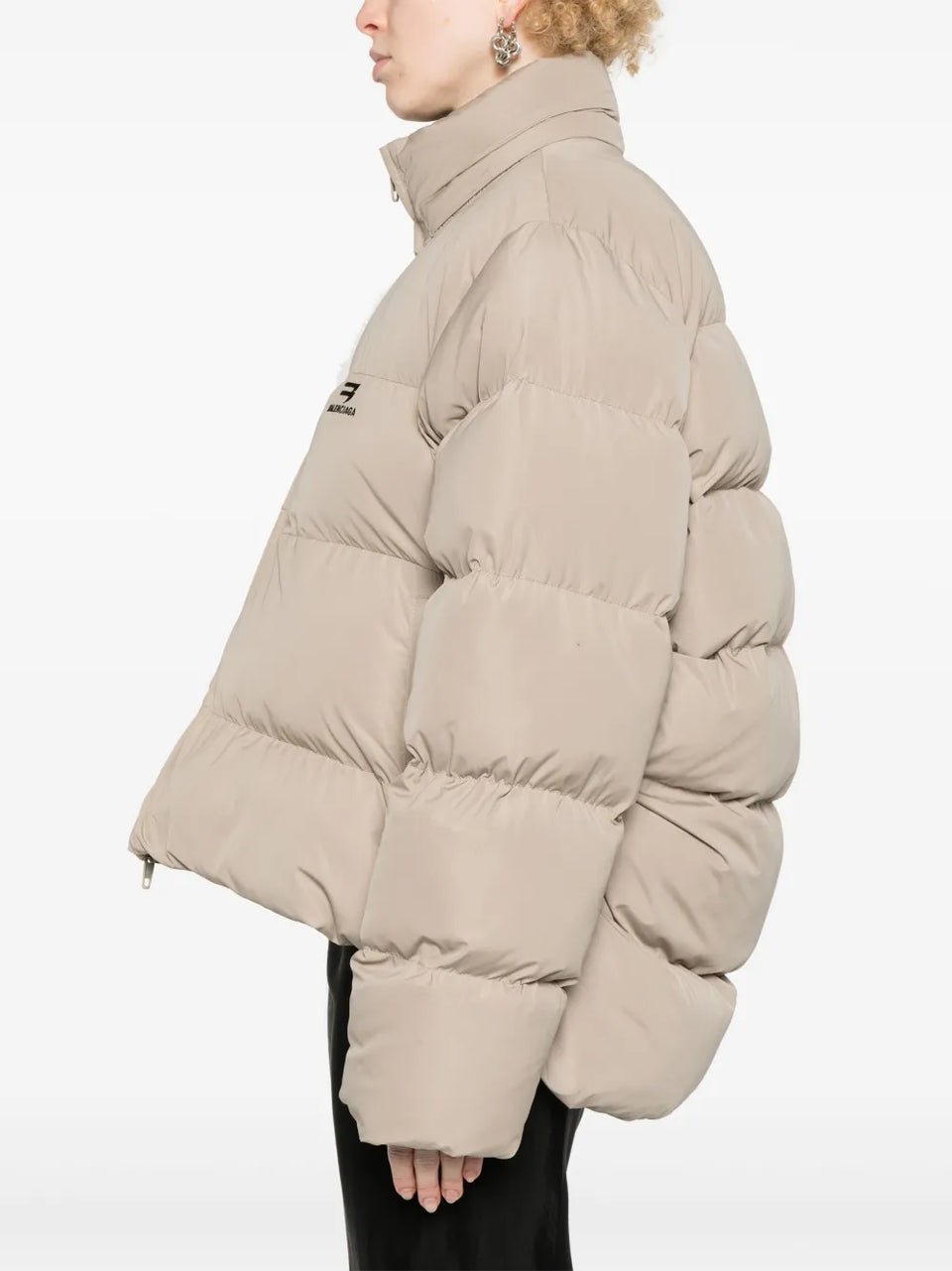 logo-embroidered puffer jacket