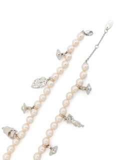 Anglo pearl necklace