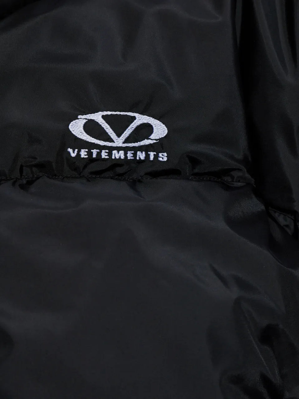 logo-embroidered puffer jacket