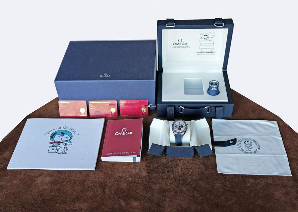 Omega Speedmaster Professional Moonwatch Silver Snoopy Award Co-Axial Chronograph 42mm