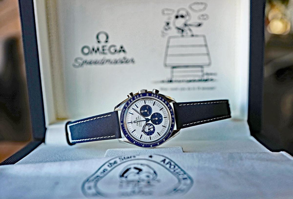 Omega Speedmaster Professional Moonwatch Silver Snoopy Award Co-Axial Chronograph 42mm