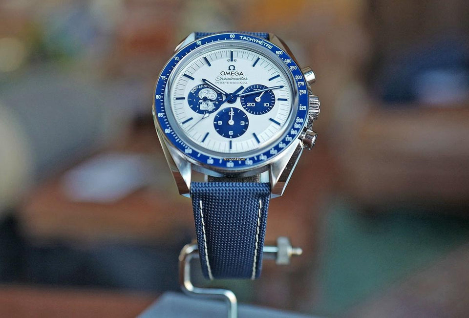 Omega Speedmaster Professional Moonwatch Silver Snoopy Award Co-Axial Chronograph 42mm