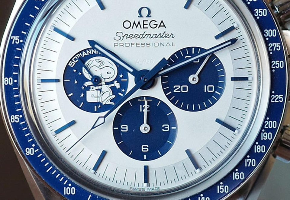 Omega Speedmaster Professional Moonwatch Silver Snoopy Award Co-Axial Chronograph 42mm