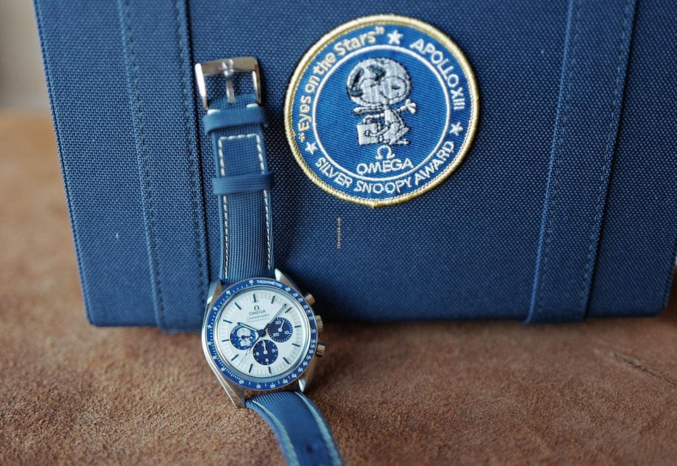 Omega Speedmaster Professional Moonwatch Silver Snoopy Award Co-Axial Chronograph 42mm