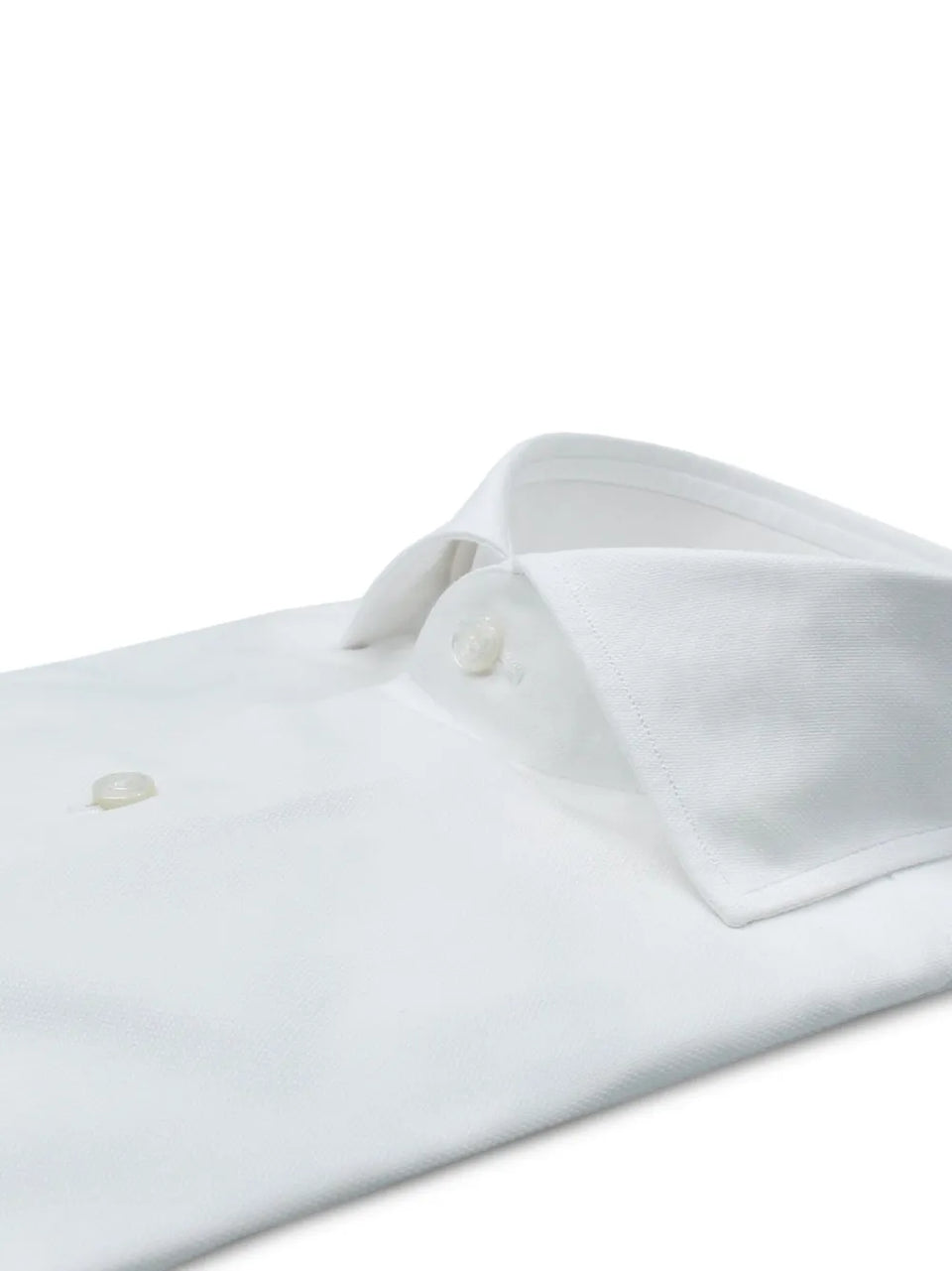 cutaway-collar shirt