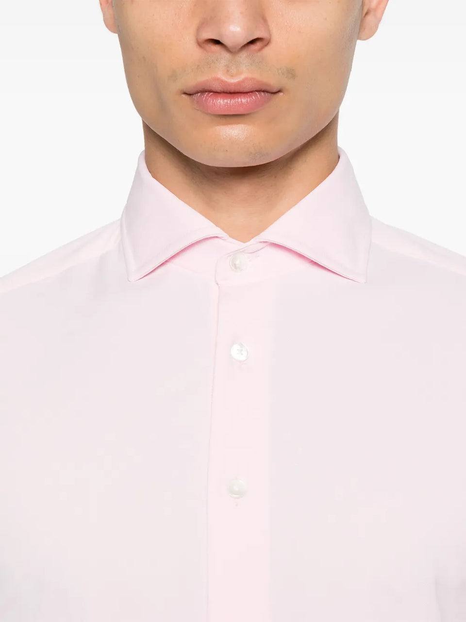 cutaway-collar shirt