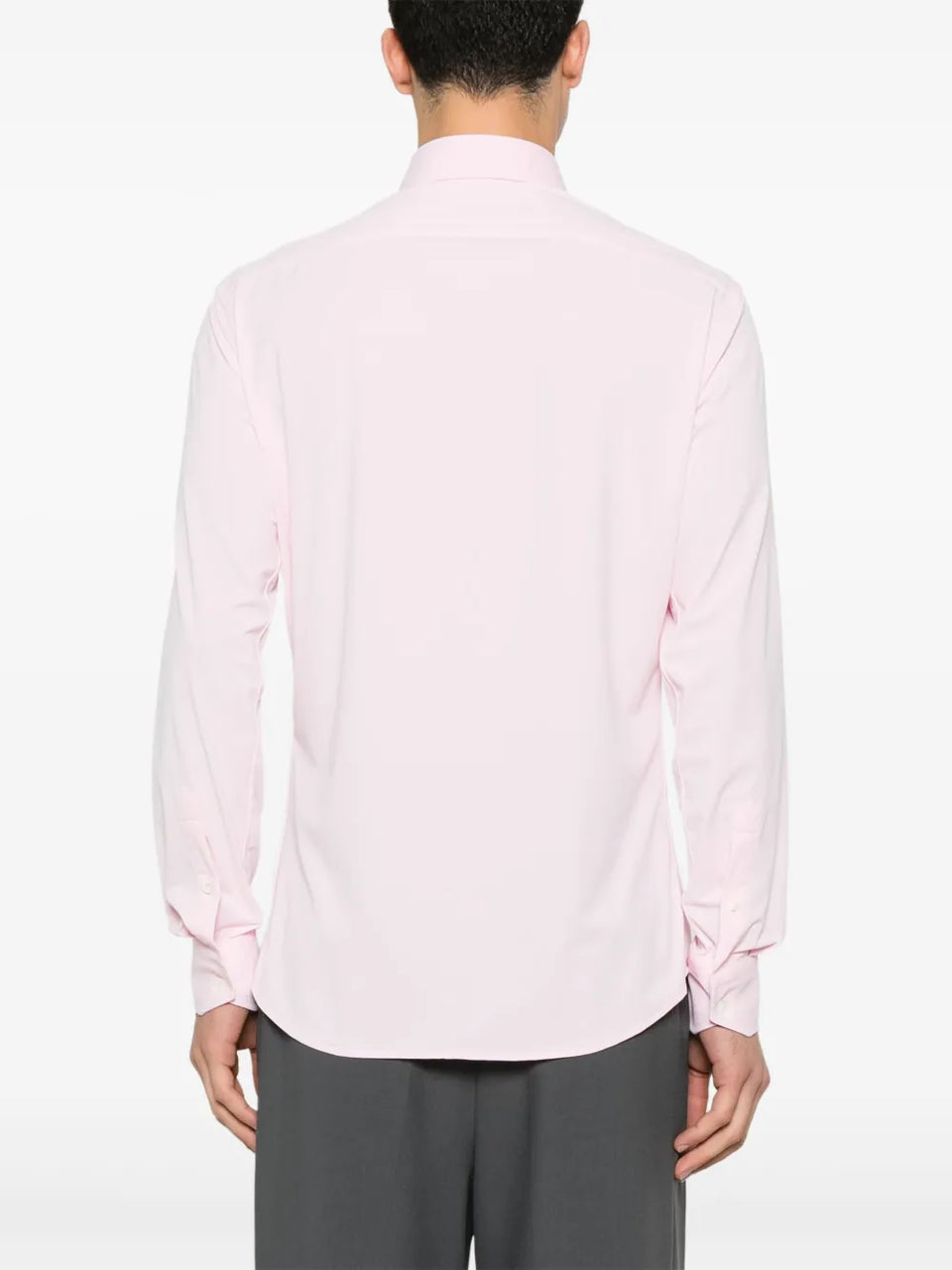 cutaway-collar shirt