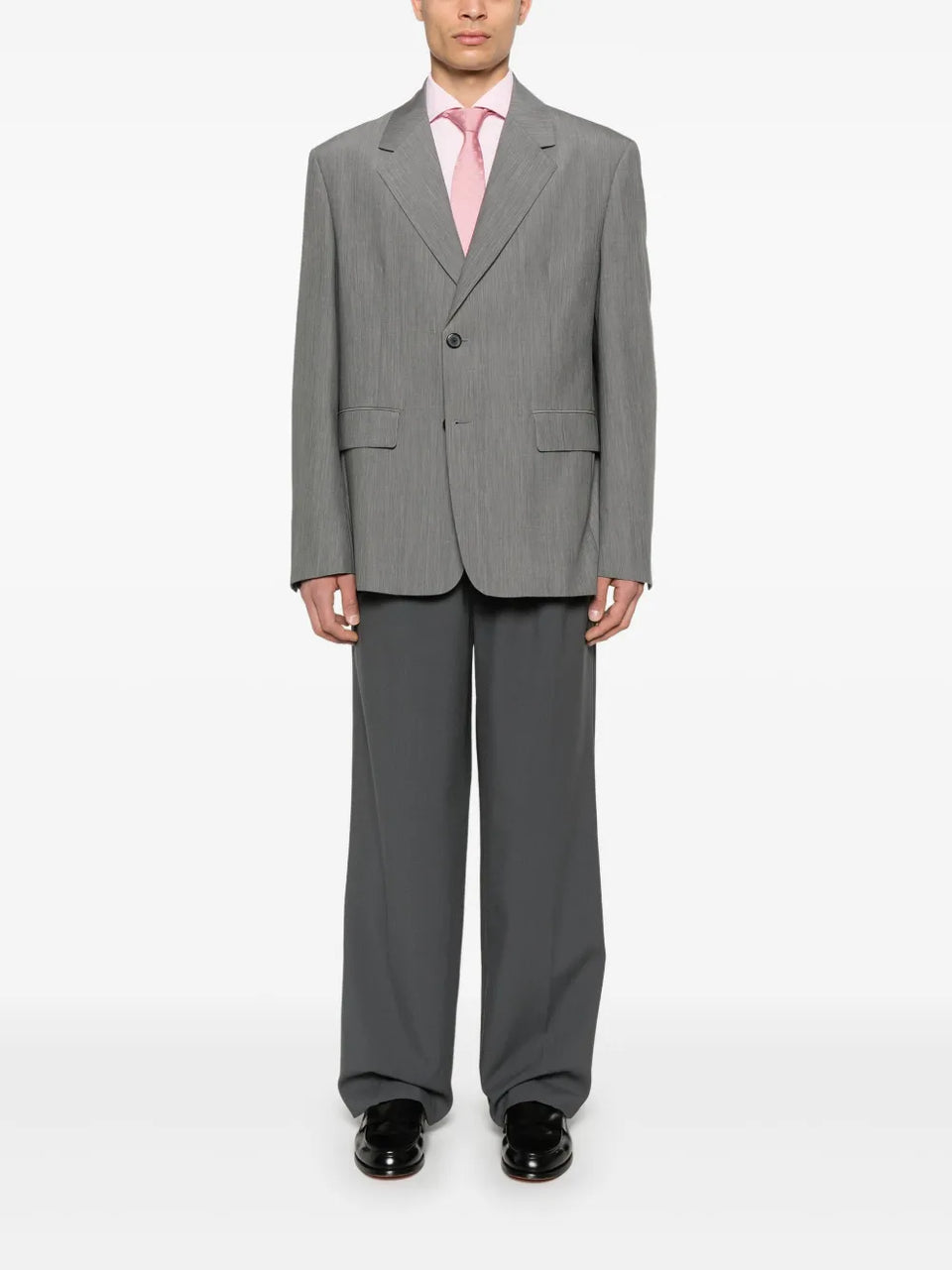 cutaway-collar shirt