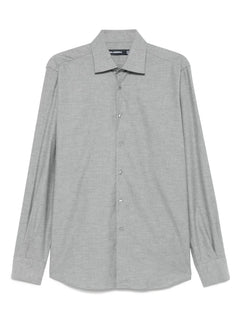 cutaway-collar shirt
