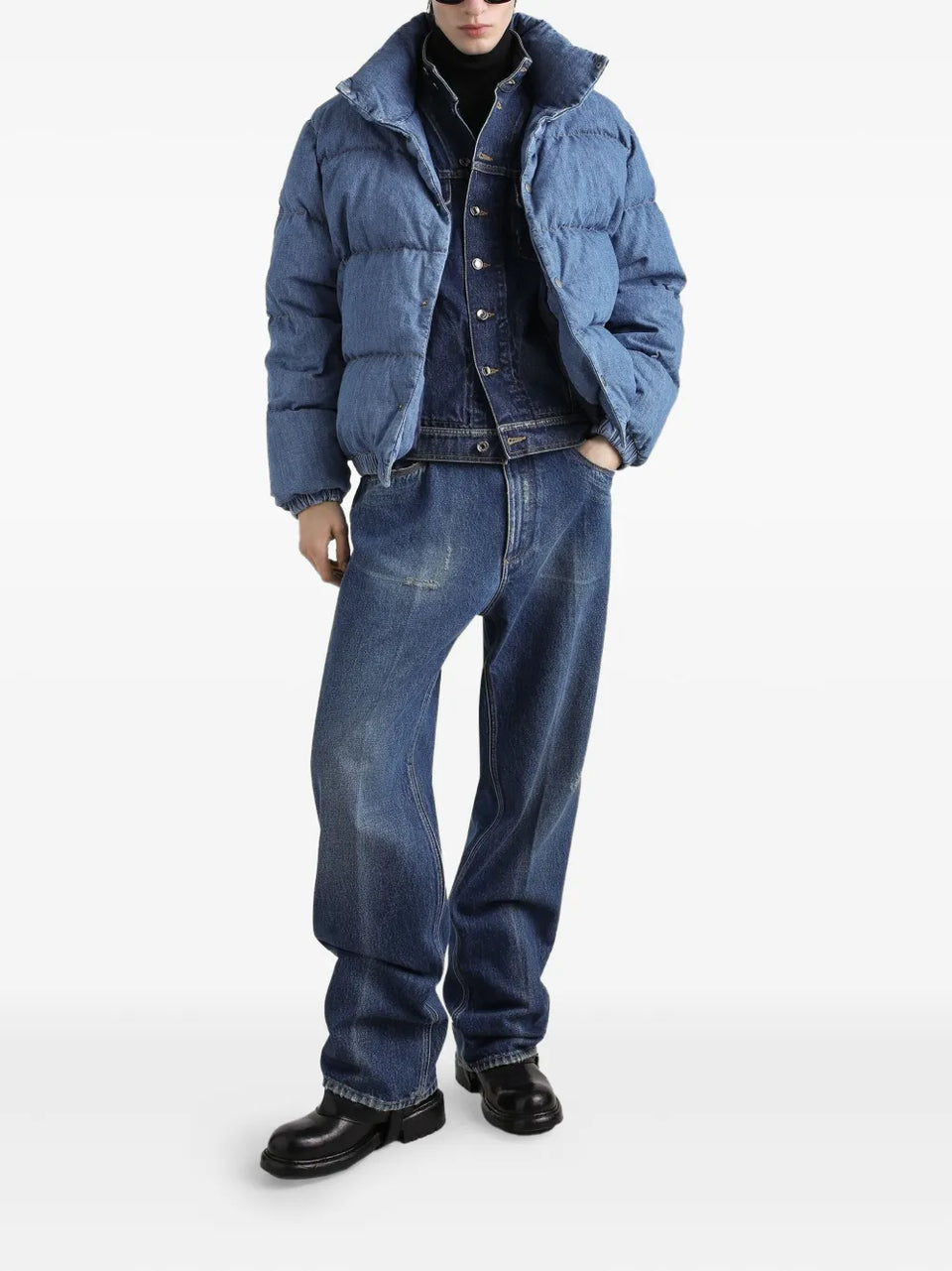 button-fastening denim jacket