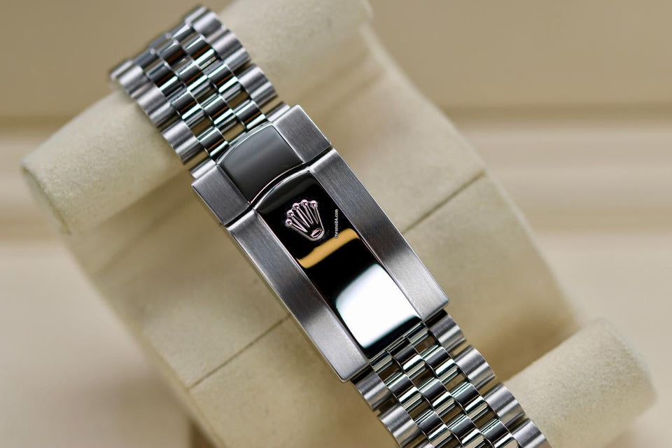 Rolex | Datejust | 126234 | White gold and steel | 36 mm | Steel | Green | Automatic