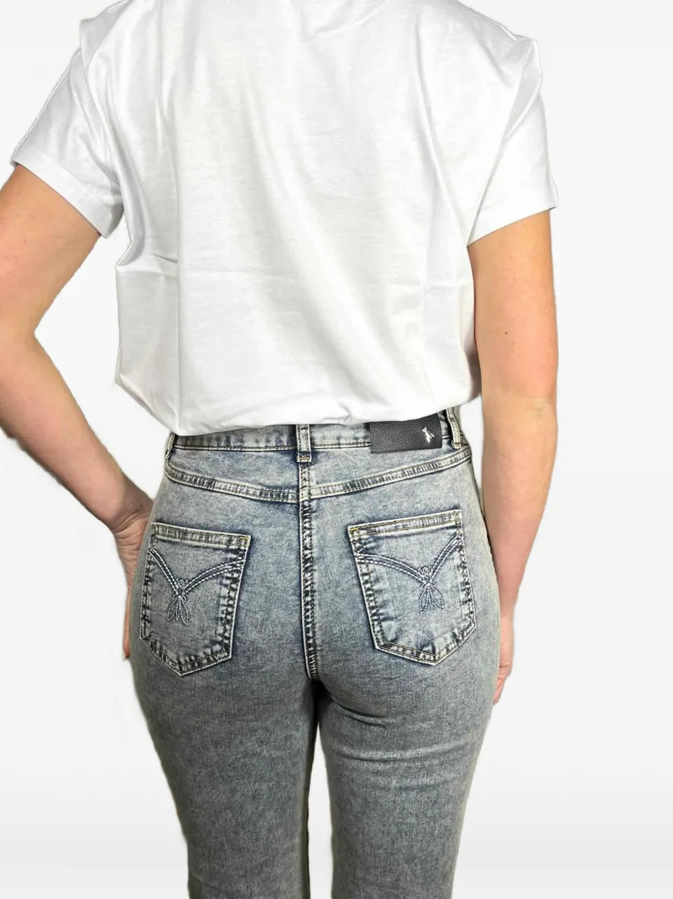 embroidered-pocket jeans