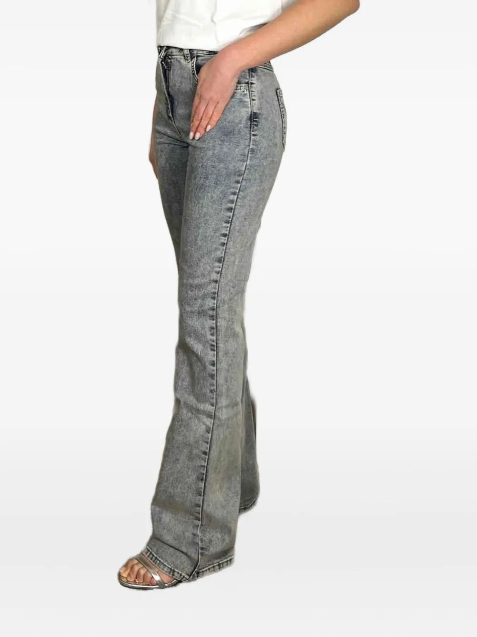embroidered-pocket jeans