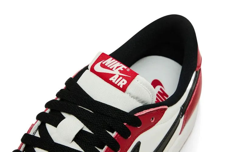 Air Jordan 1 Retro Low OG Chicago 2025