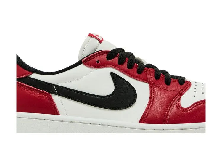Air Jordan 1 Retro Low OG Chicago 2025