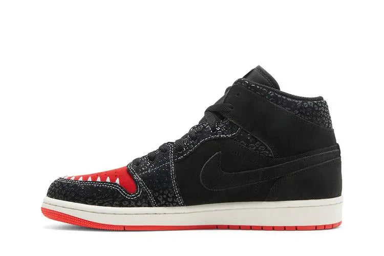 Air Jordan 1 Mid SE Siempre Familia