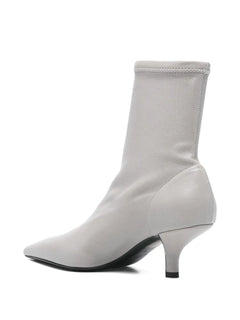 pointed-toe leather boots