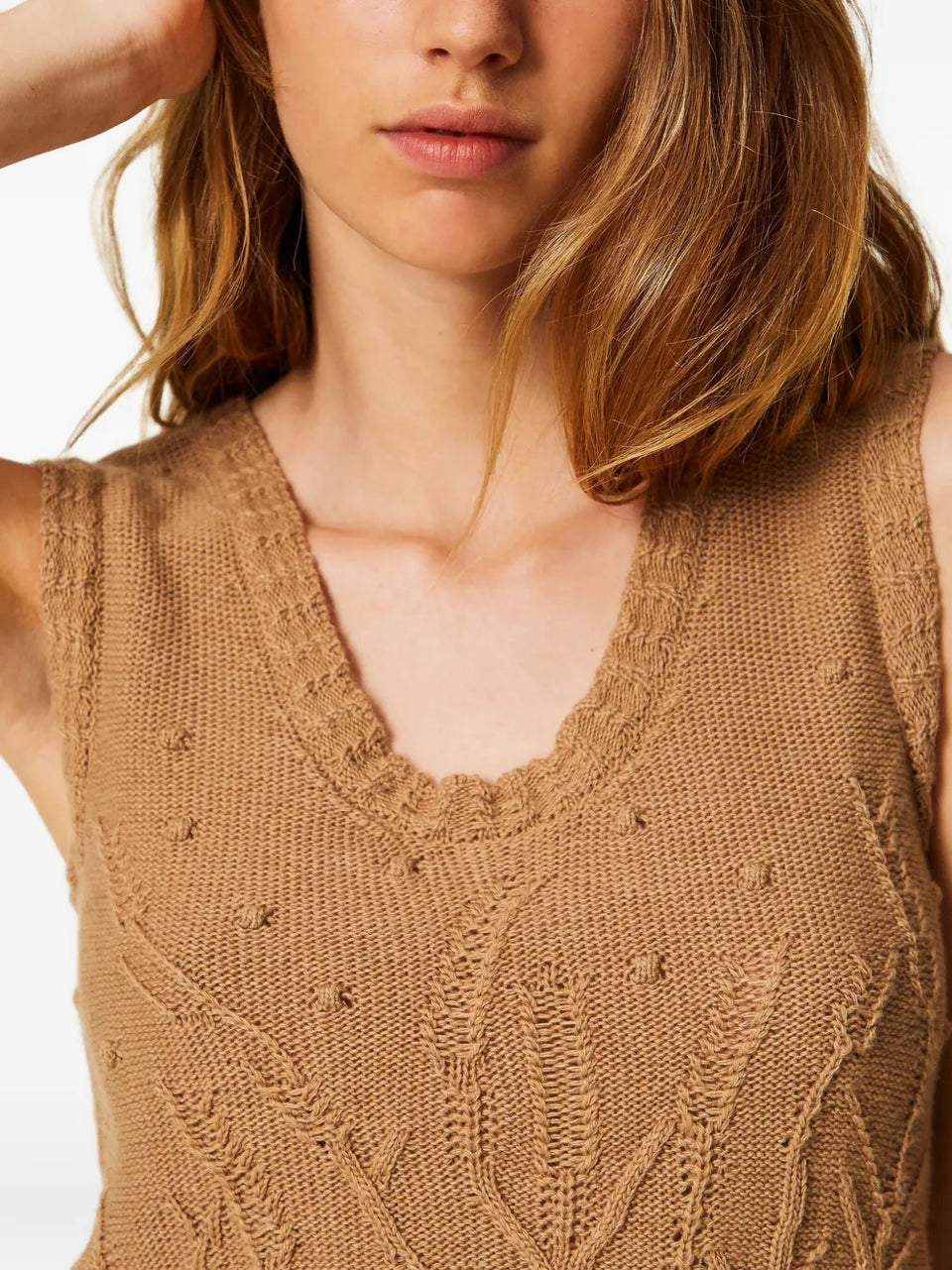 cable-knit floral-pattern vest