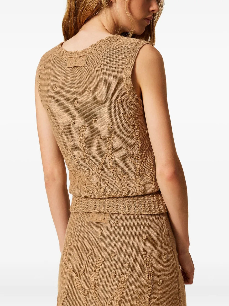 cable-knit floral-pattern vest