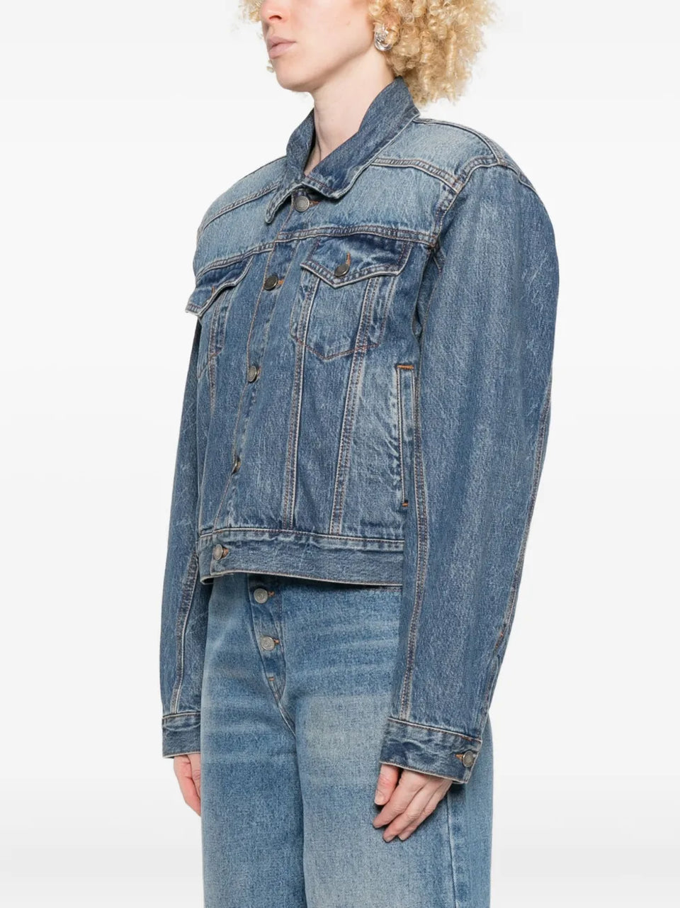 button-fastening denim jacket