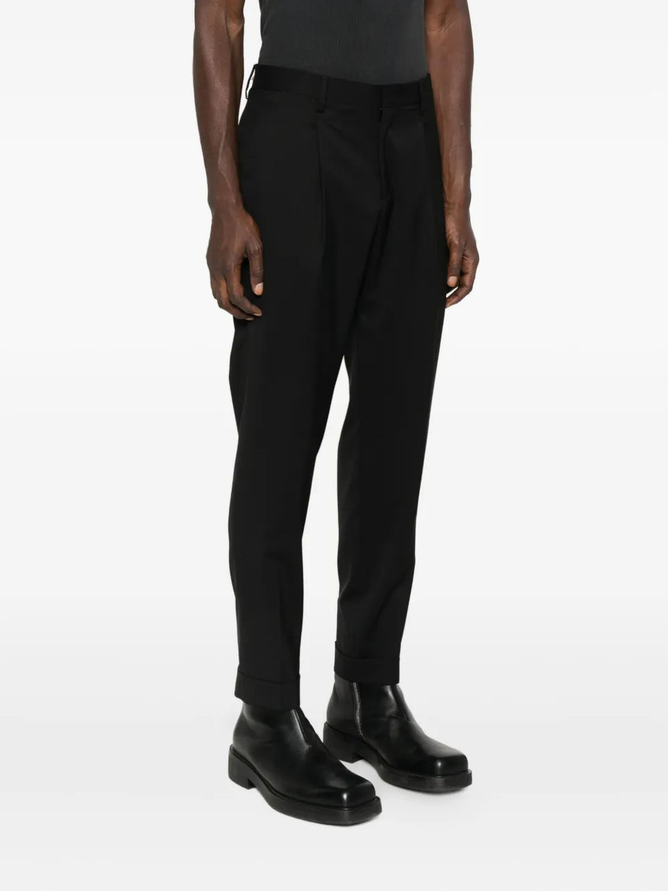 pleated cuffed trousers