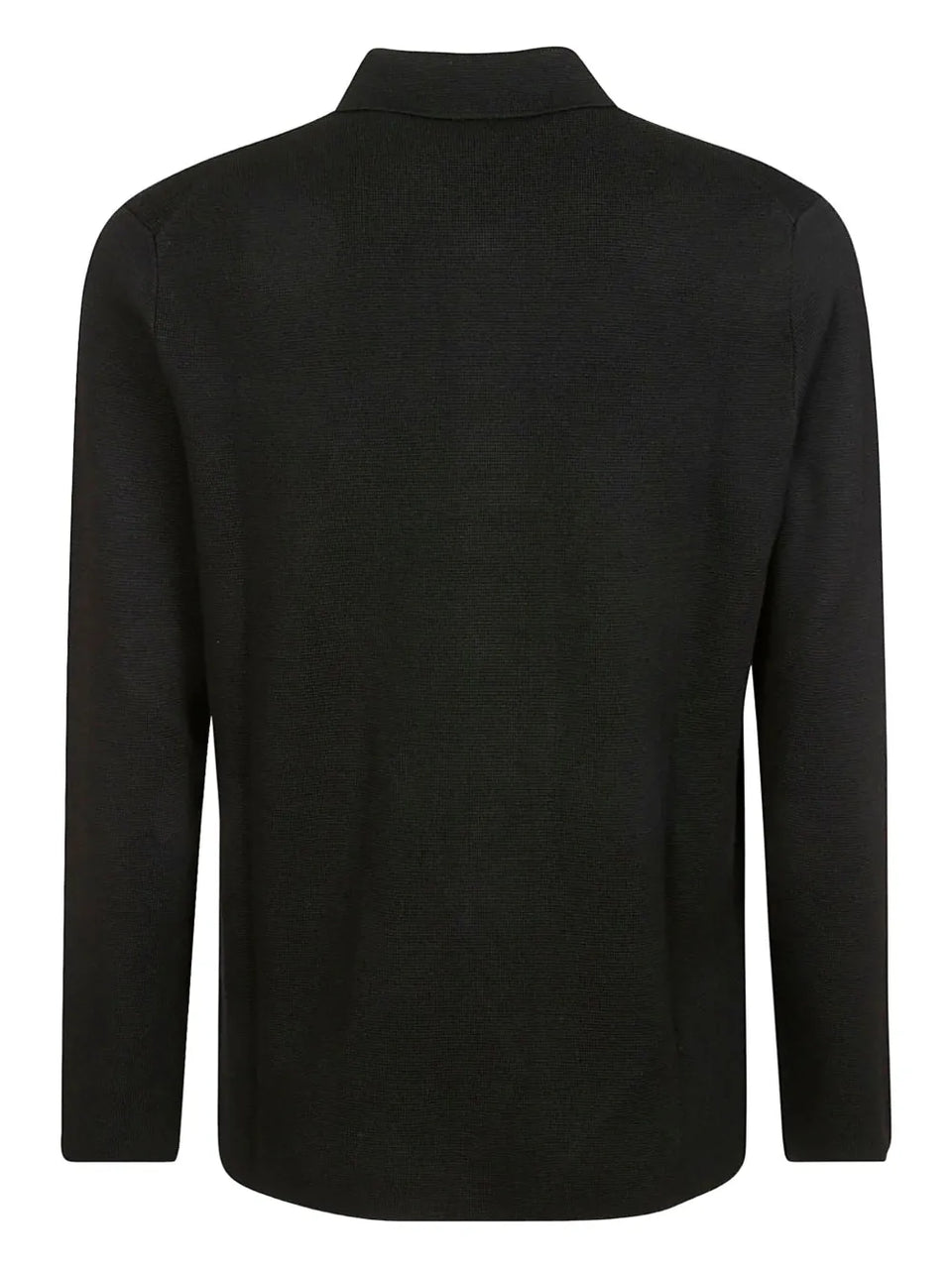 cutaway-collar shirt