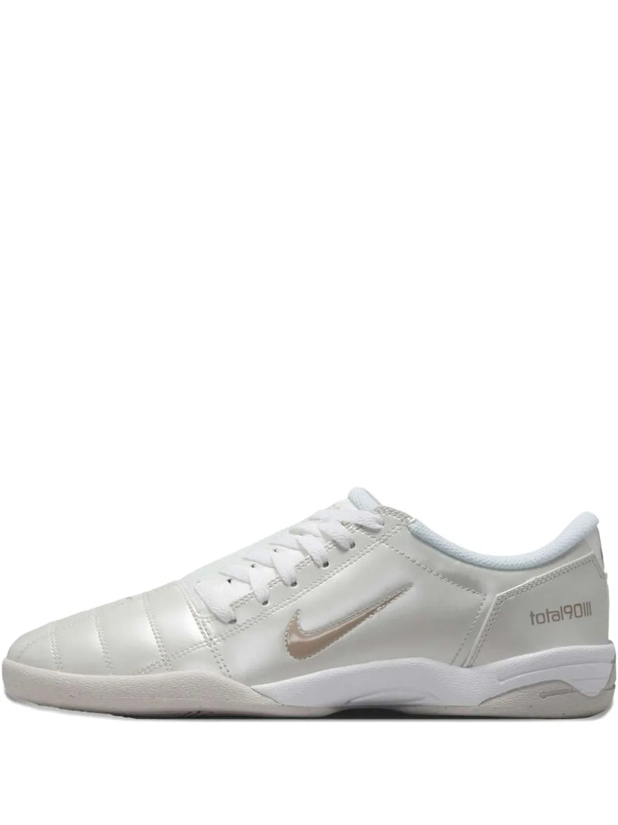 Total 90 Premium low-top sneakers