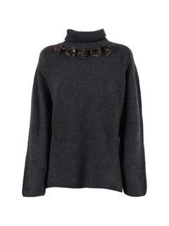 roll-neck seater