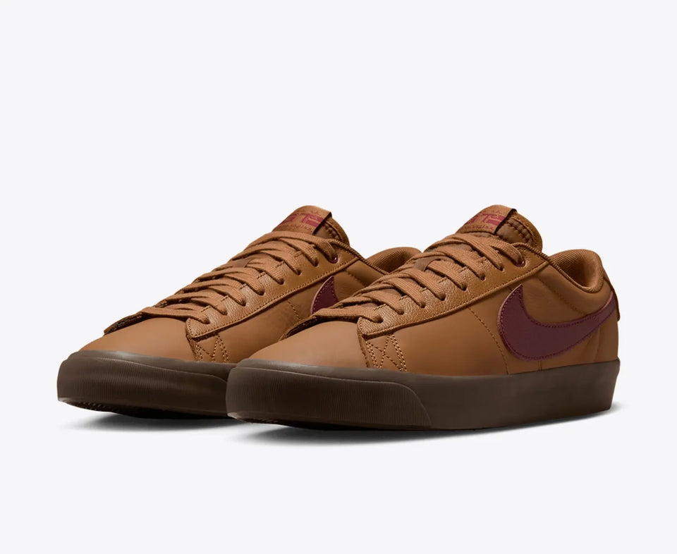 Nike BLAZER LOW PRO GT LIGHT BRITISH TAN/DARK TEAM RED