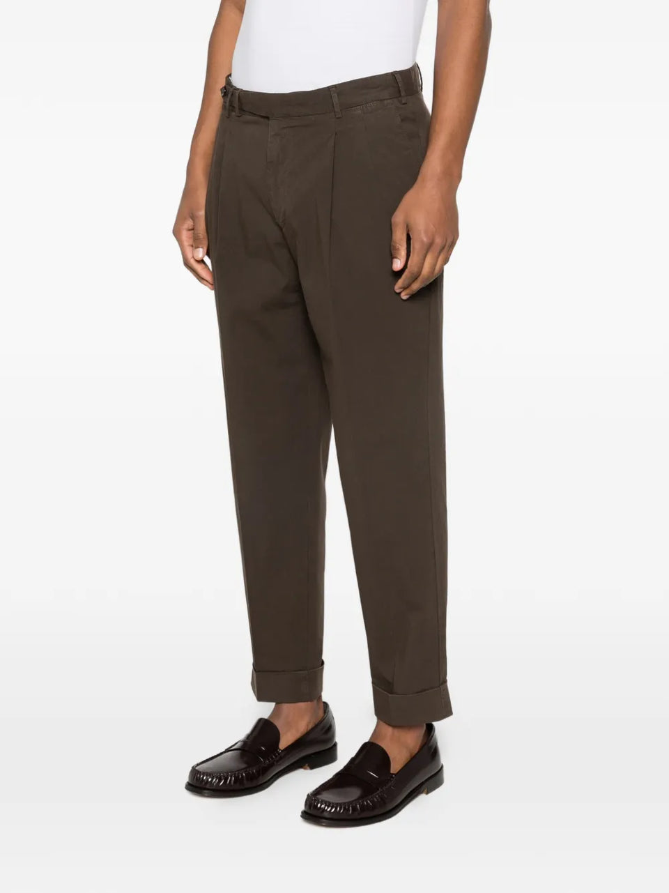 pleated cuffed trousers