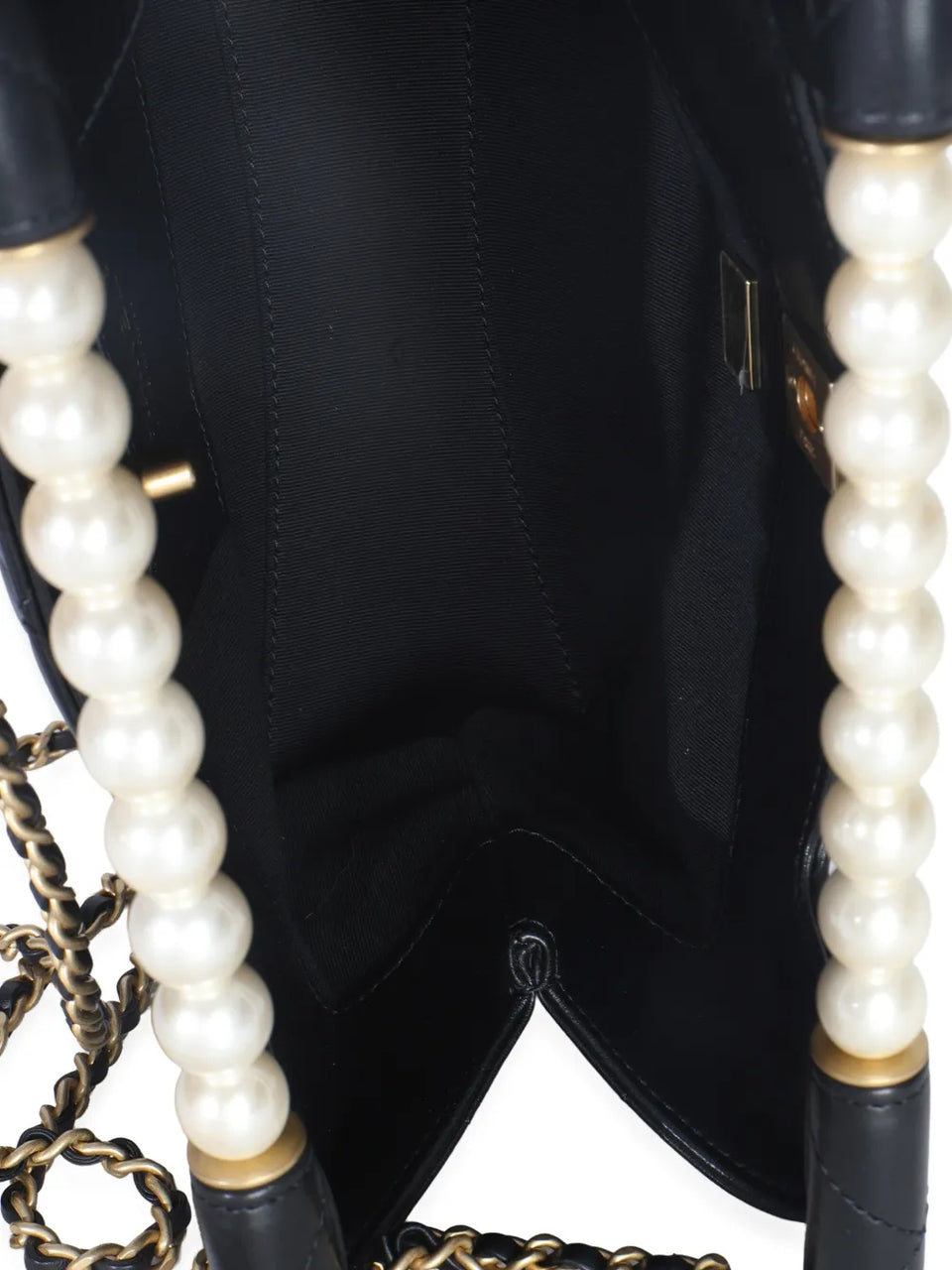 2021-2025 small CC Pearls Bar Handle Shopping quilted bag