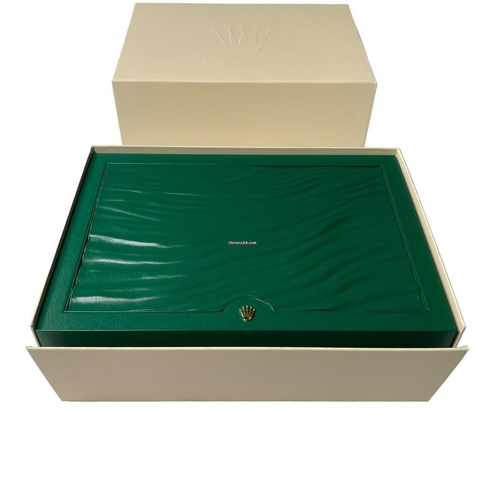 Rolex | Day-Date | 128238-0069 Unworn Green Ombré Diamond Dial | Yellow gold | 36 x 43 mm | Yellow gold | Green | Manual winding