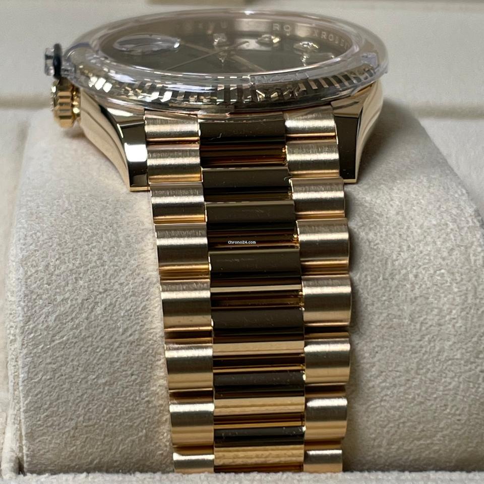 Rolex | Day-Date | 128238-0069 Unworn Green Ombré Diamond Dial | Yellow gold | 36 x 43 mm | Yellow gold | Green | Manual winding
