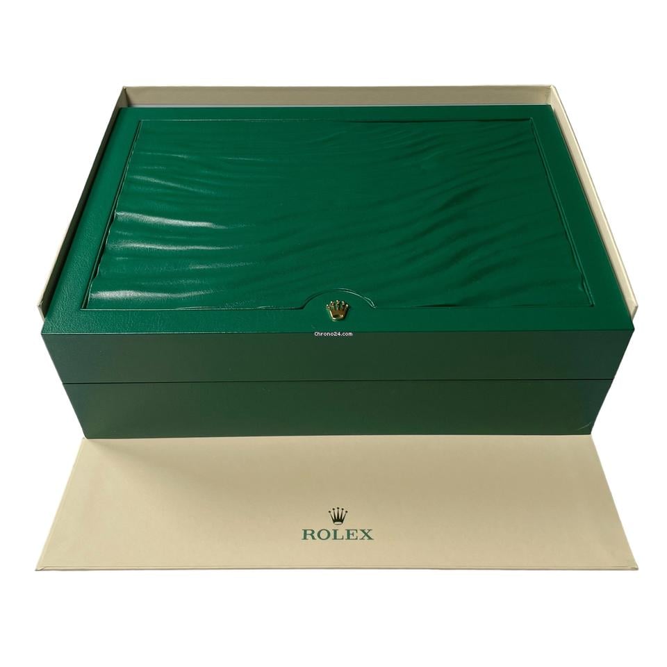 Rolex | Day-Date | 128238-0069 Unworn Green Ombré Diamond Dial | Yellow gold | 36 x 43 mm | Yellow gold | Green | Manual winding