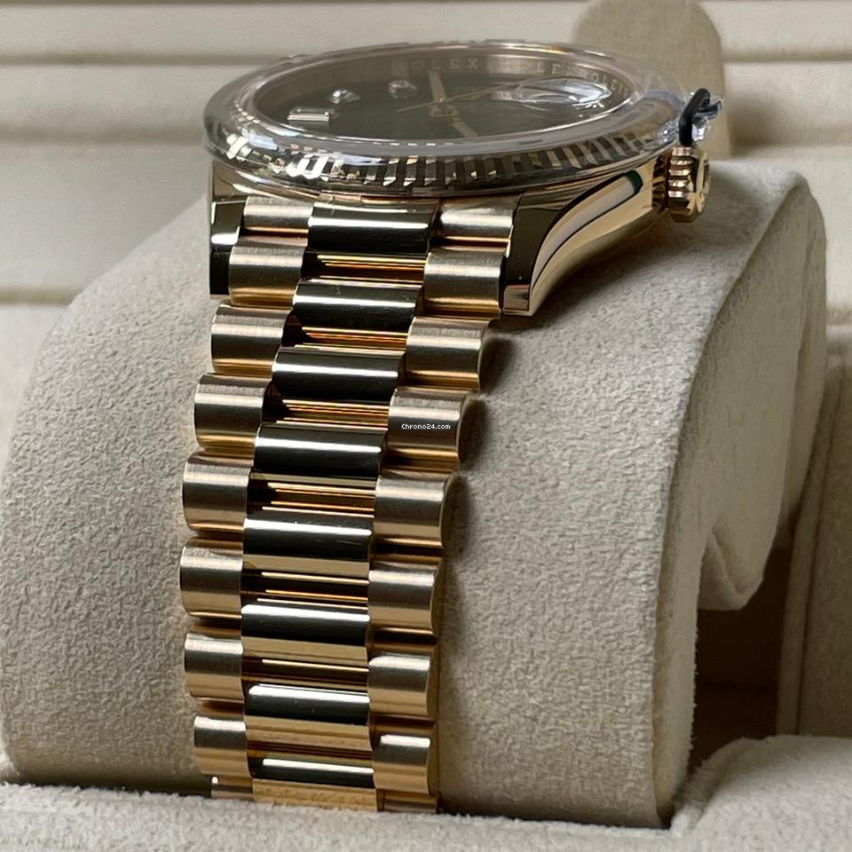 Rolex | Day-Date | 128238-0069 Unworn Green Ombré Diamond Dial | Yellow gold | 36 x 43 mm | Yellow gold | Green | Manual winding