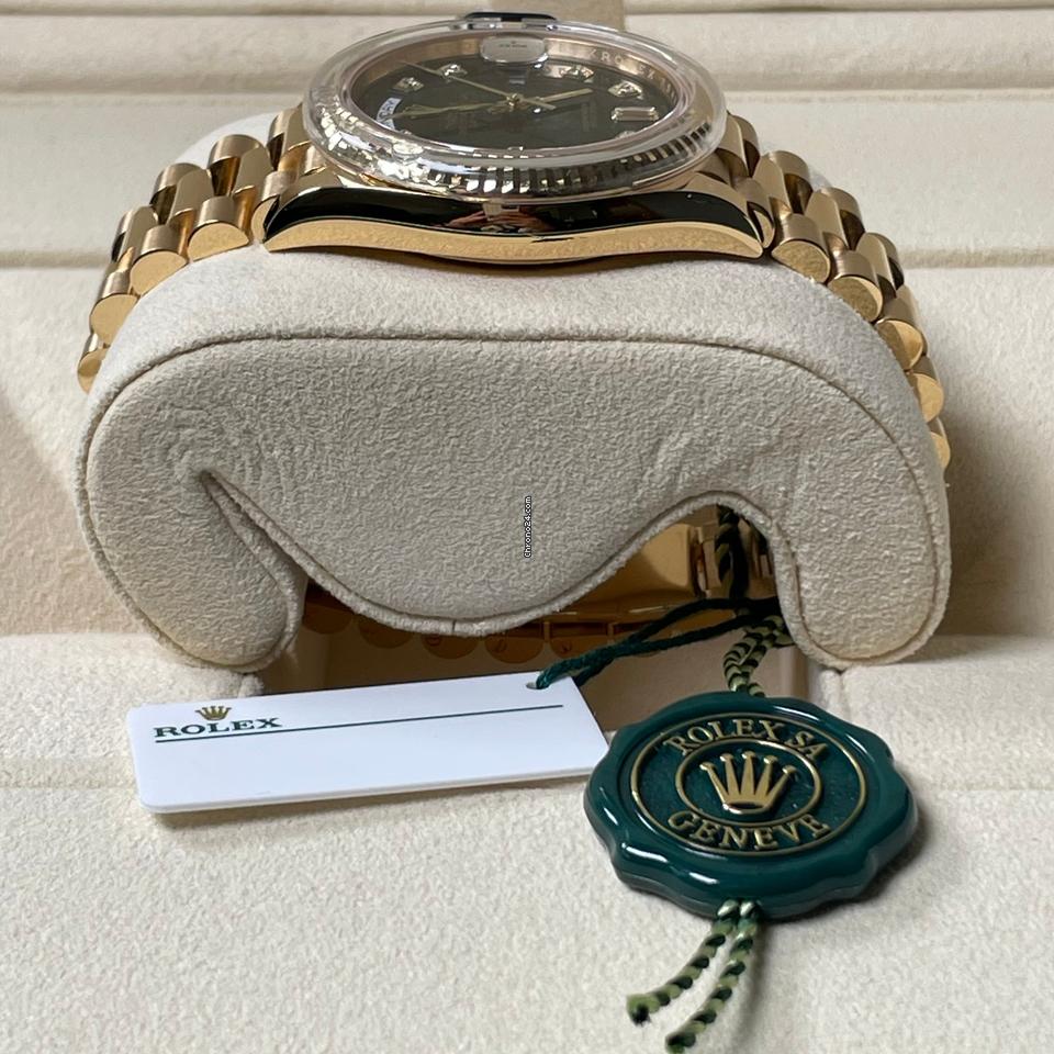 Rolex | Day-Date | 128238-0069 Unworn Green Ombré Diamond Dial | Yellow gold | 36 x 43 mm | Yellow gold | Green | Manual winding