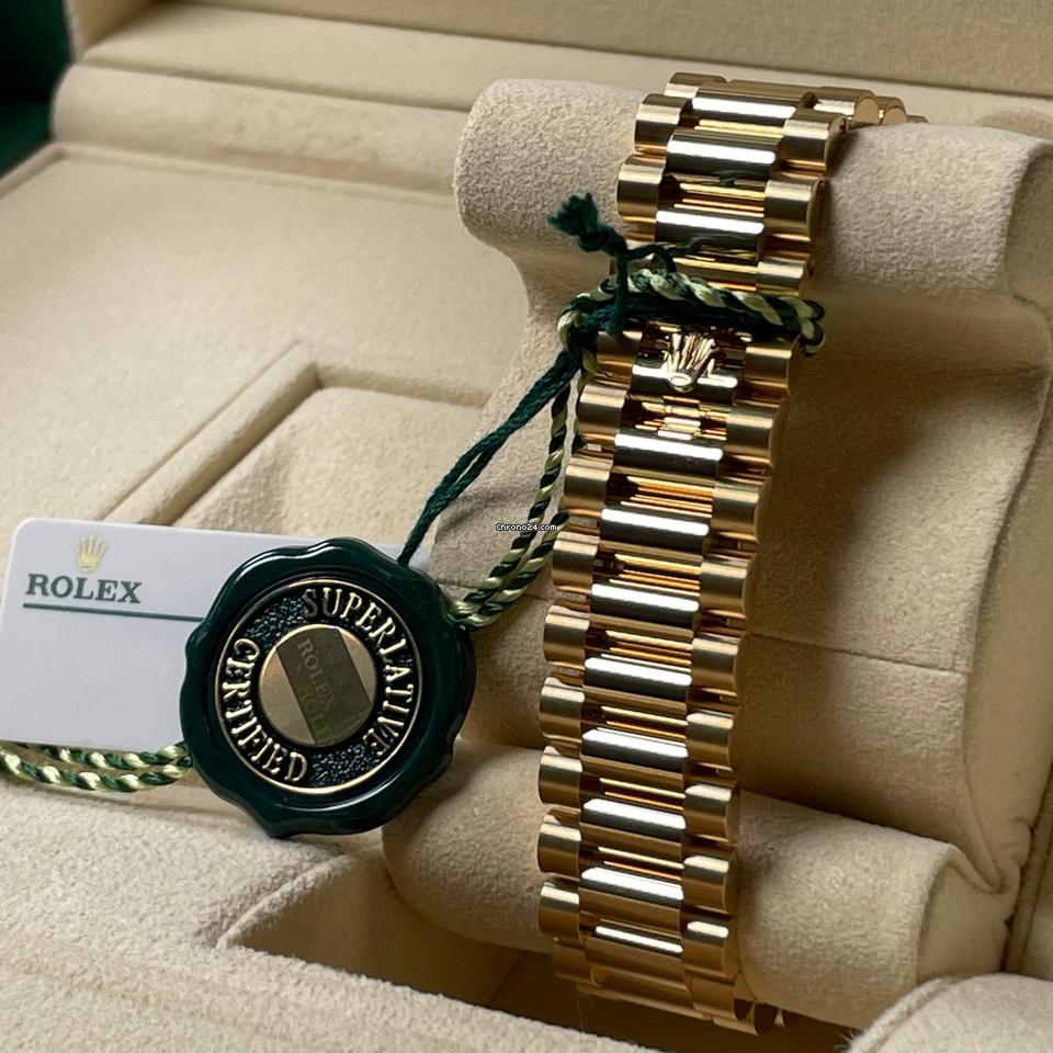 Rolex | Day-Date | 128238-0069 Unworn Green Ombré Diamond Dial | Yellow gold | 36 x 43 mm | Yellow gold | Green | Manual winding